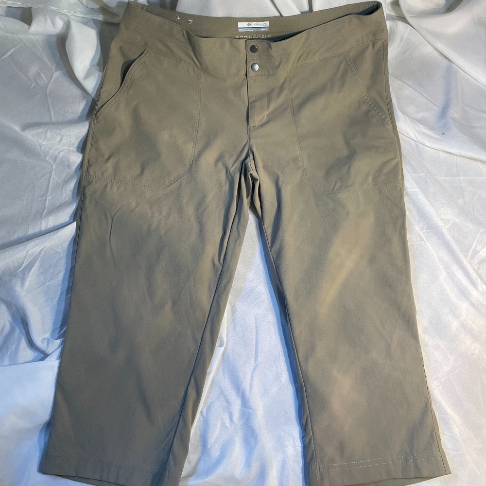 Columbia Omni Sheild Khaki Crops